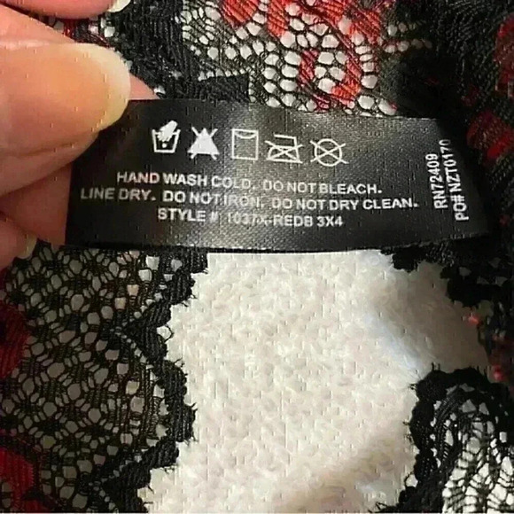 Rene’ Rofe’ Crotchless Lace V-Thong Panty Women’s 3X/4X Red Sexy Intimate NWOT - Picture 6 of 7